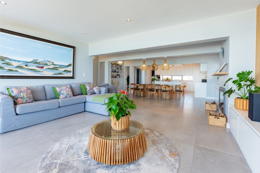 7 Bedroom Property for Sale in Calypso Beach Western Cape